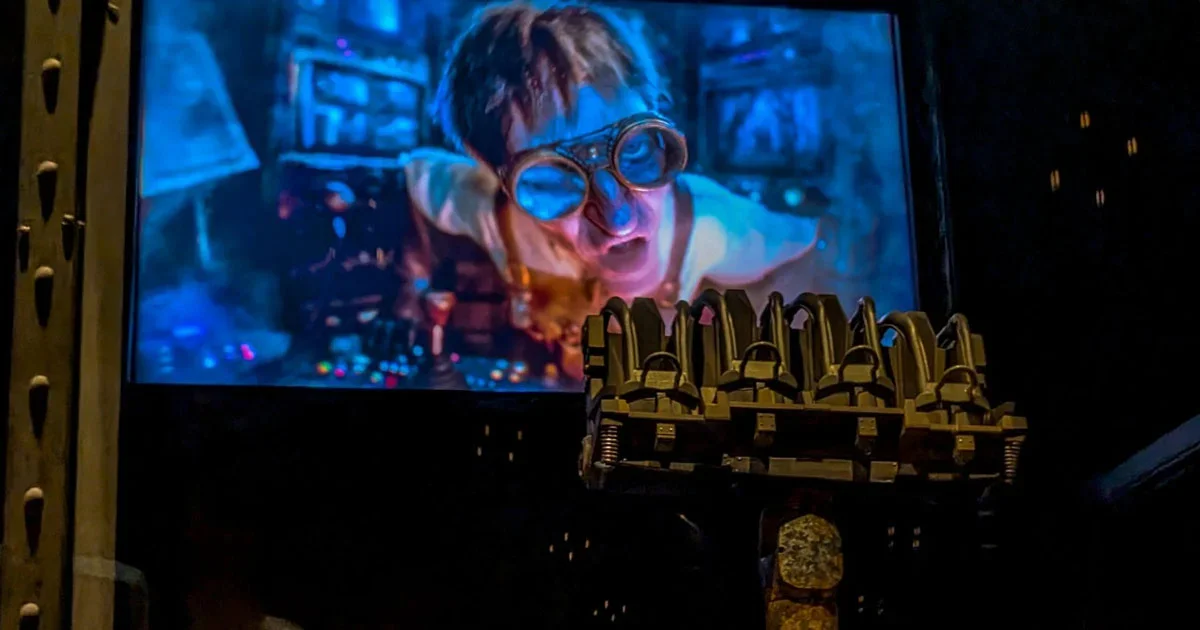 Ygor at Monsters Unchained shows us how he "operates" the Catacombs Navigation Unit.